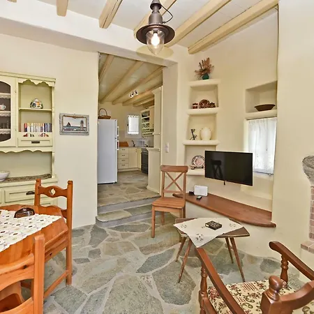 Avyes House Holiday home *