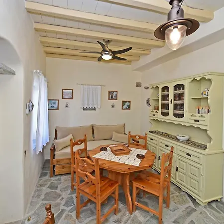Avyes House Holiday home *