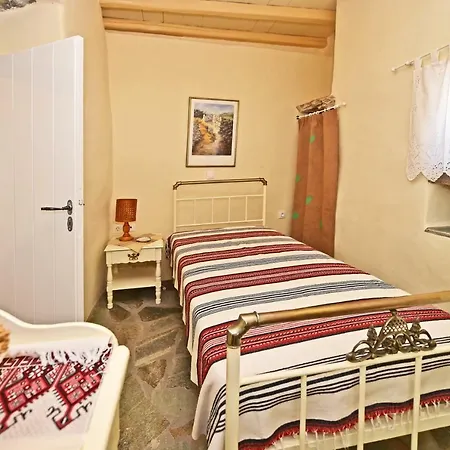 Avyes House Holiday home *